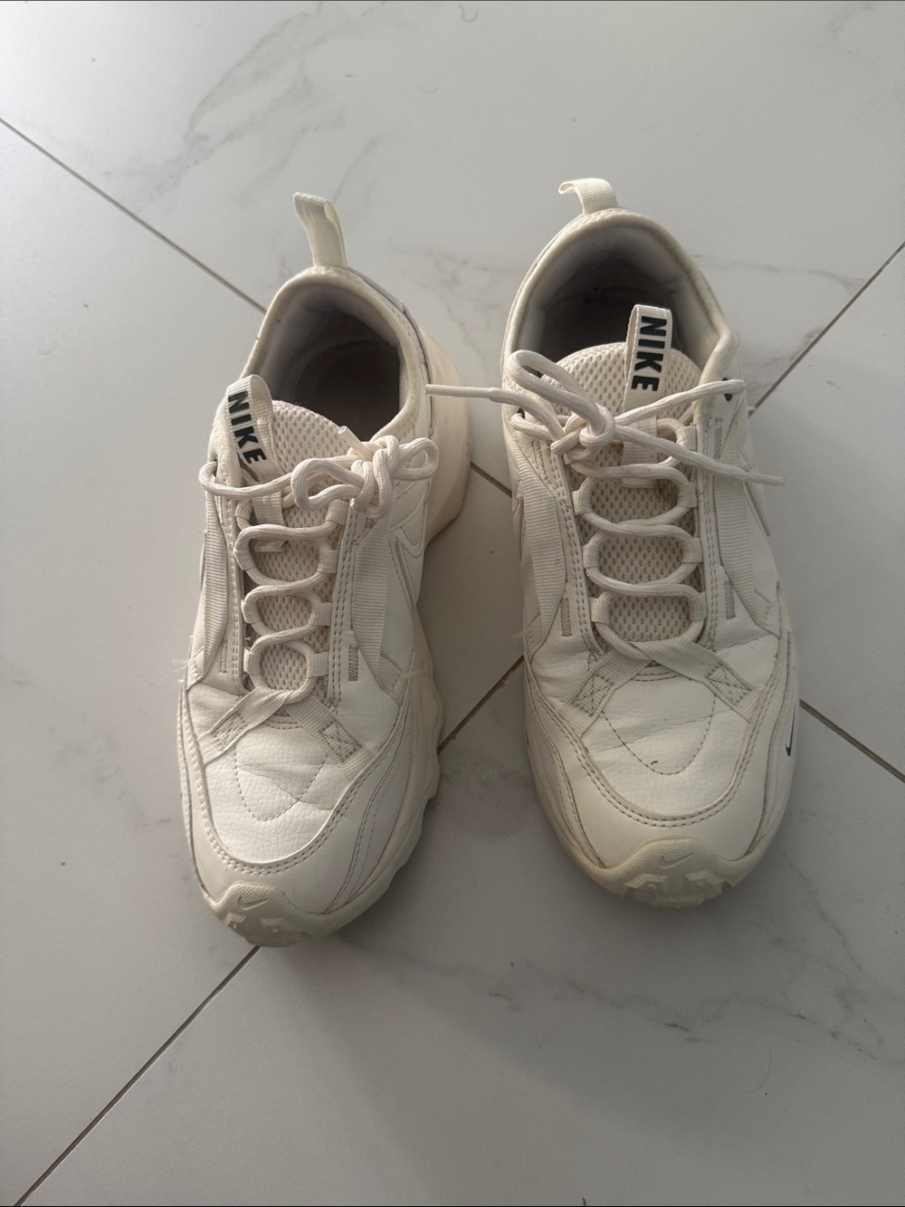 Women Off-White/Tan Low-Top Mesh & Leather Sneakers